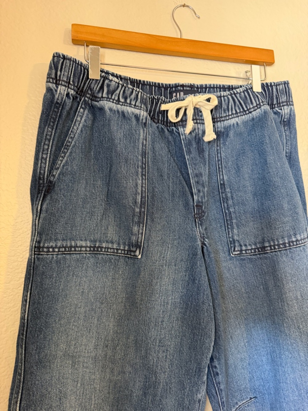 GAP High Rise Pull-On Barrel Jeans Medium Wash Relaxed Denim Size Large - Picture 4 of 11